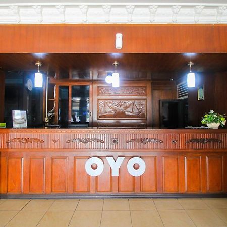 Oyo 1298 D'Lira Syariah Hotel Pekanbaru Exterior foto