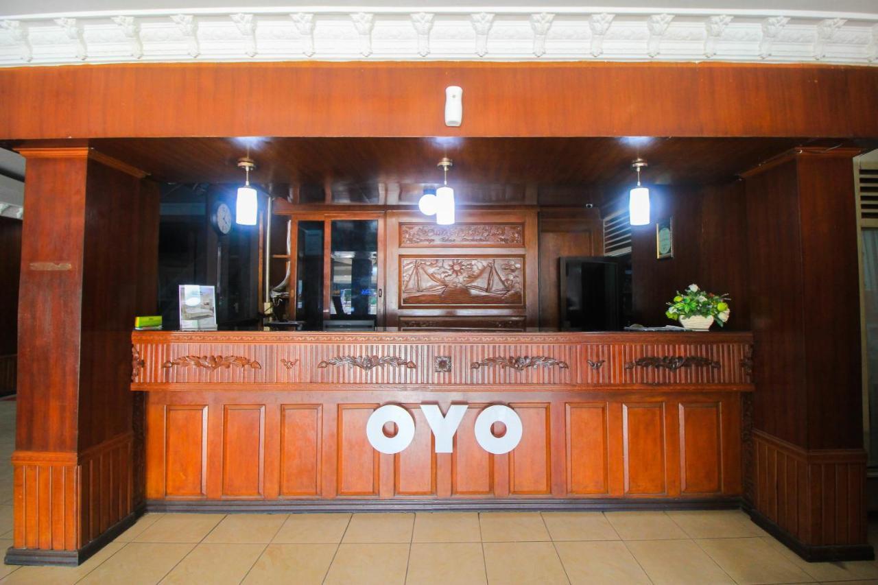 Oyo 1298 D'Lira Syariah Hotel Pekanbaru Exterior foto