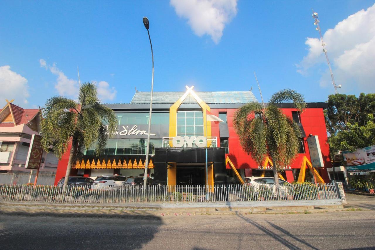 Oyo 1298 D'Lira Syariah Hotel Pekanbaru Exterior foto