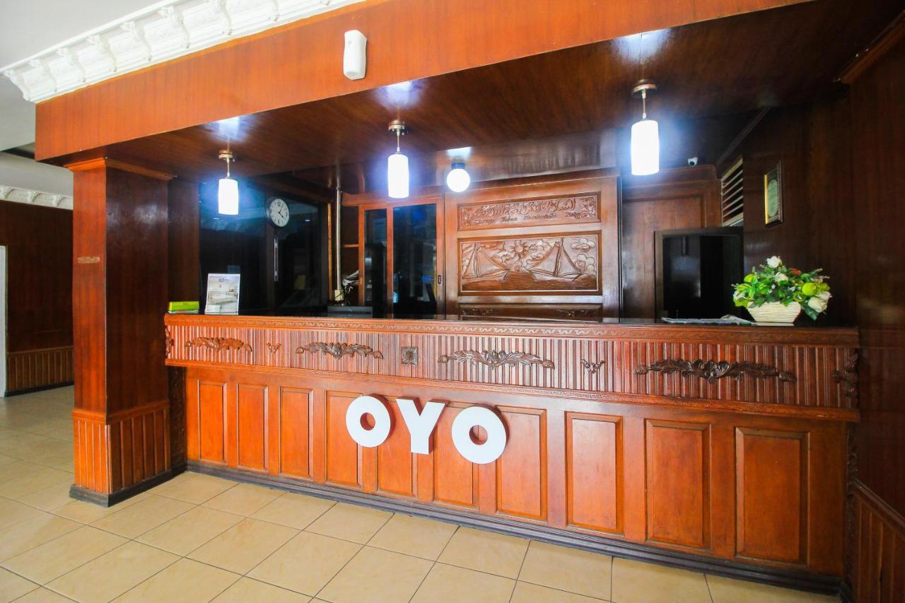 Oyo 1298 D'Lira Syariah Hotel Pekanbaru Exterior foto