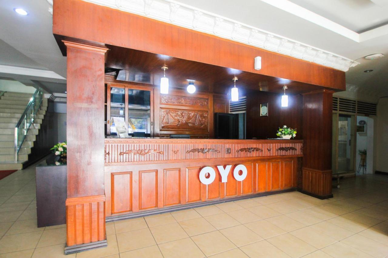 Oyo 1298 D'Lira Syariah Hotel Pekanbaru Exterior foto